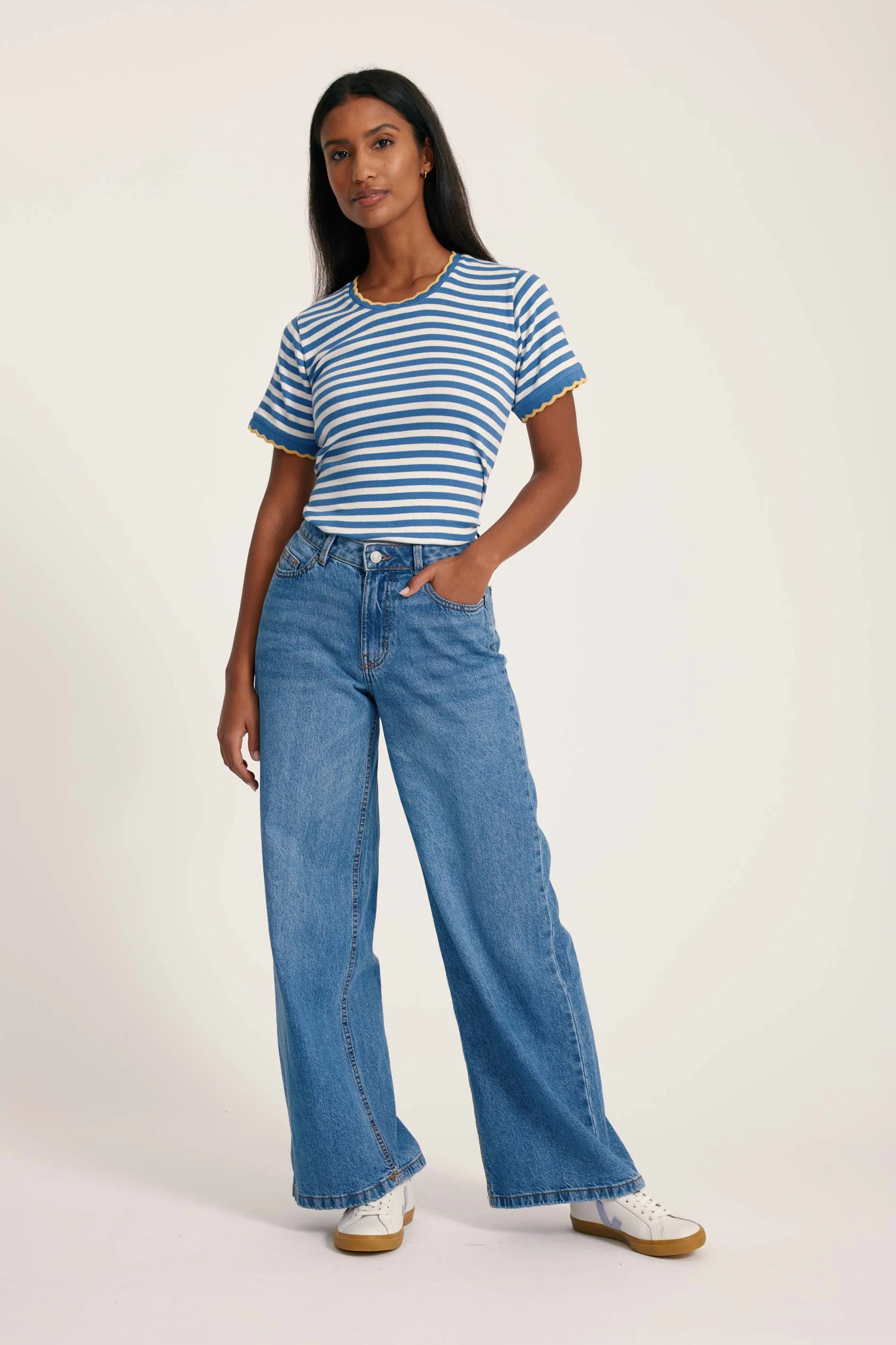 Collier Scallop Tee - Image 4