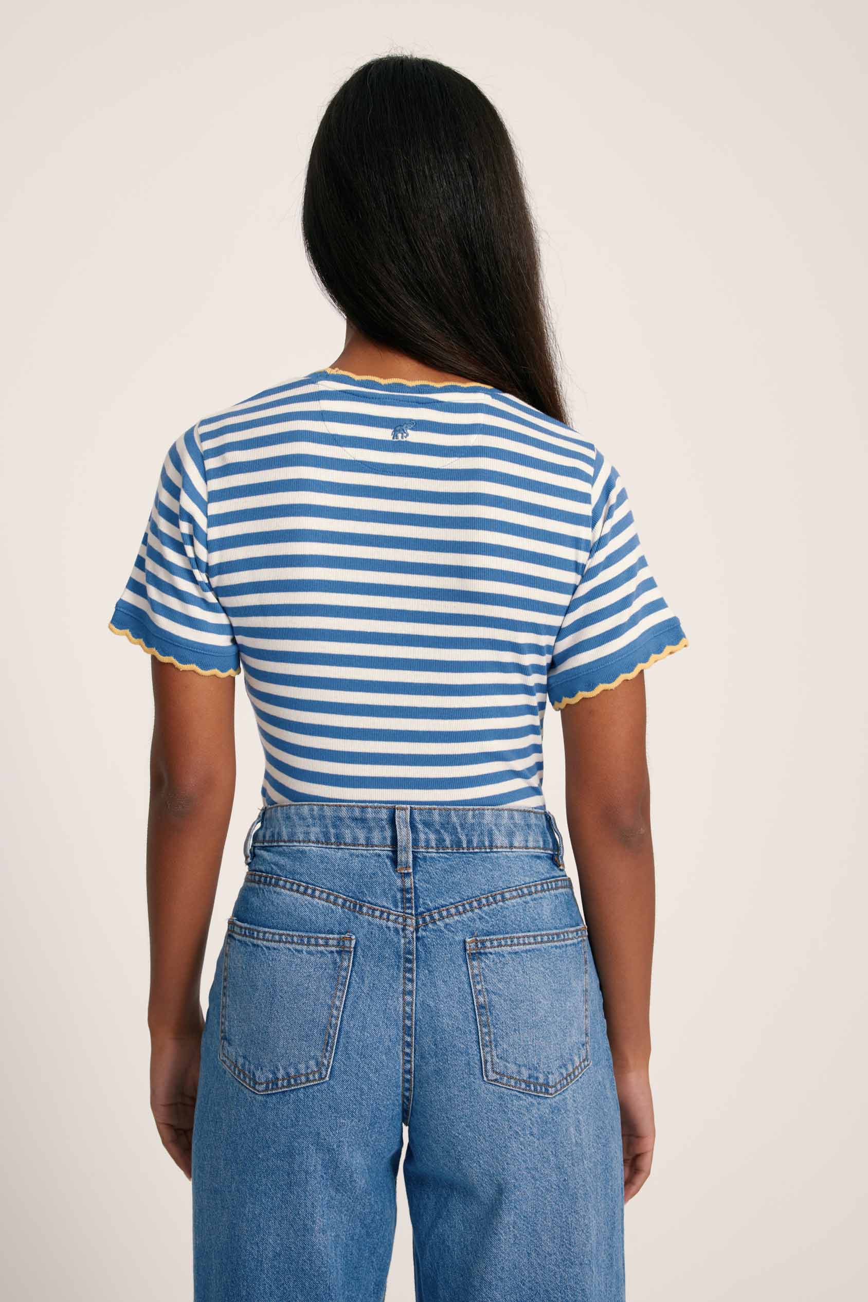 Collier Scallop Tee - Image 5