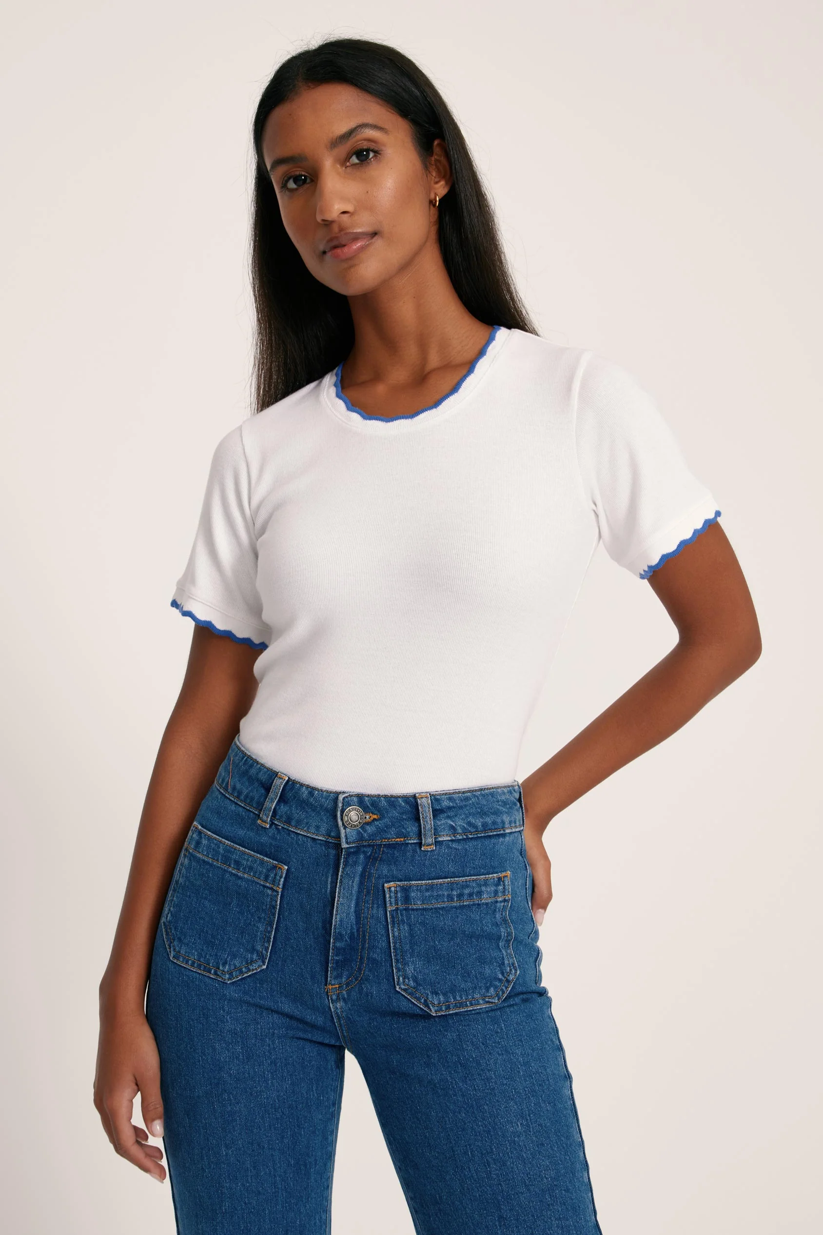 Collier Scallop Tee - Image 4